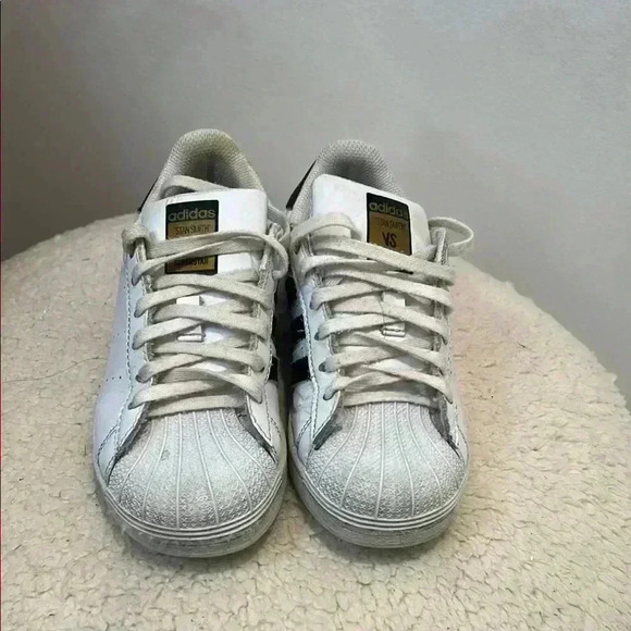 Adidas “Stan Smith” Superstar tennis shoes size 1. In good condition. - Picture 2 of 8